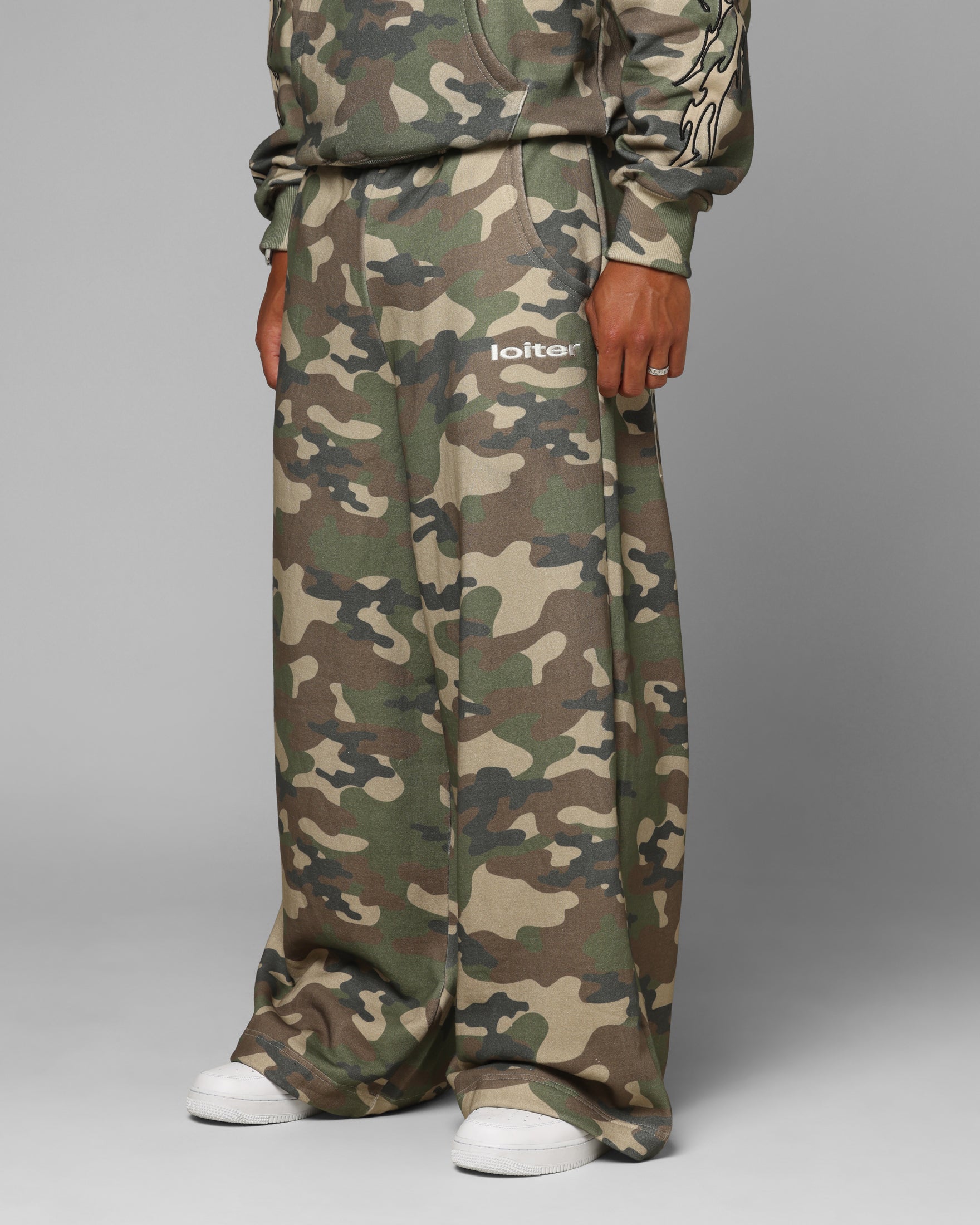 Loiter Ultra Hybrid Sweatpants Camo
